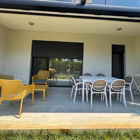 First Floor With Garden Near The Appartement *