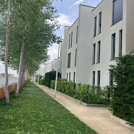 First Floor With Garden Near The *