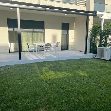 First Floor With Garden Near The Appartement