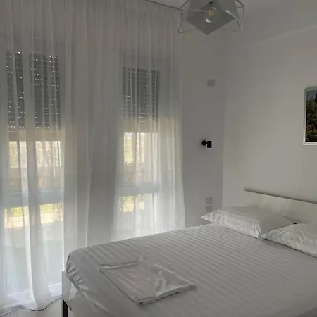 Appartement First Floor With Garden Near The *