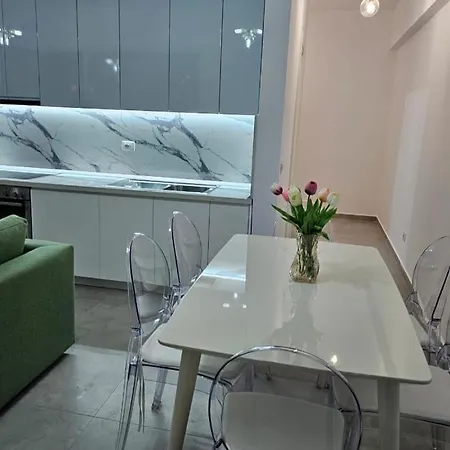 First Floor With Garden Near The * Draç