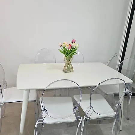 First Floor With Garden Near The *