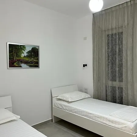 First Floor With Garden Near The *