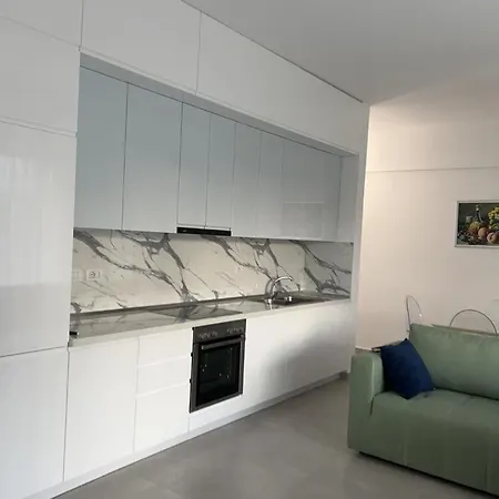 First Floor With Garden Near The Appartement