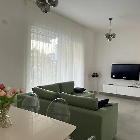 First Floor With Garden Near The Appartement Draç