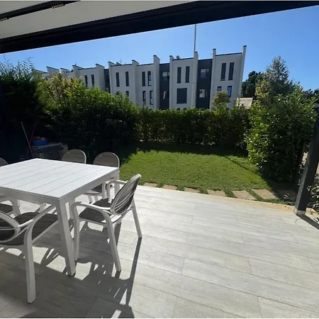 First Floor With Garden Near The Appartement Draç